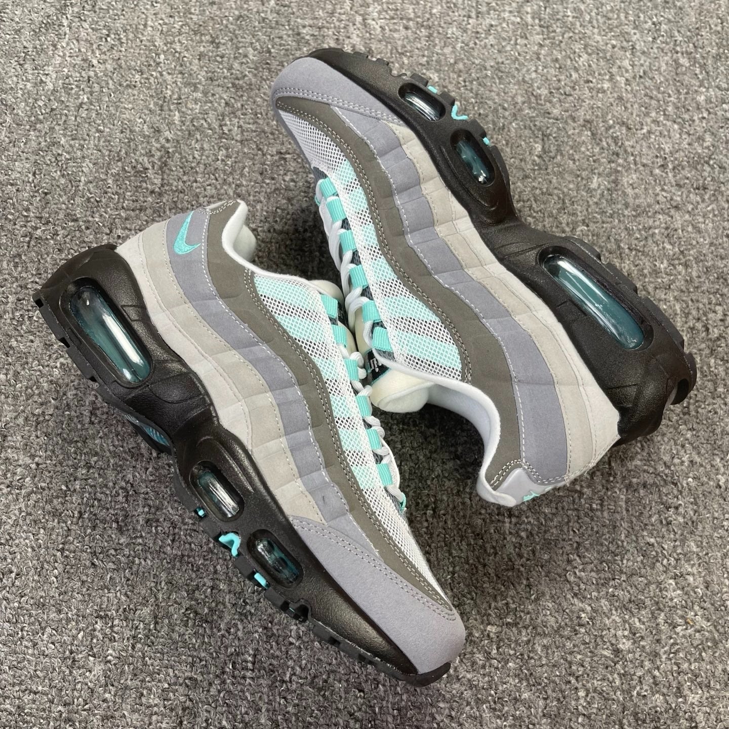 NIKE