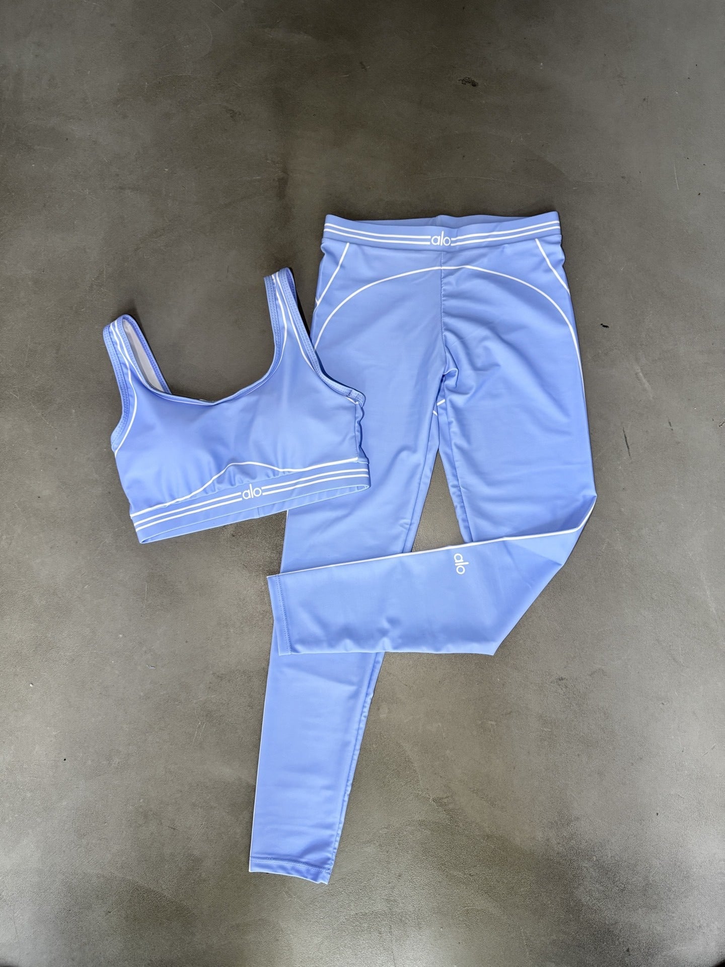 Alo womens 2 piece gymset