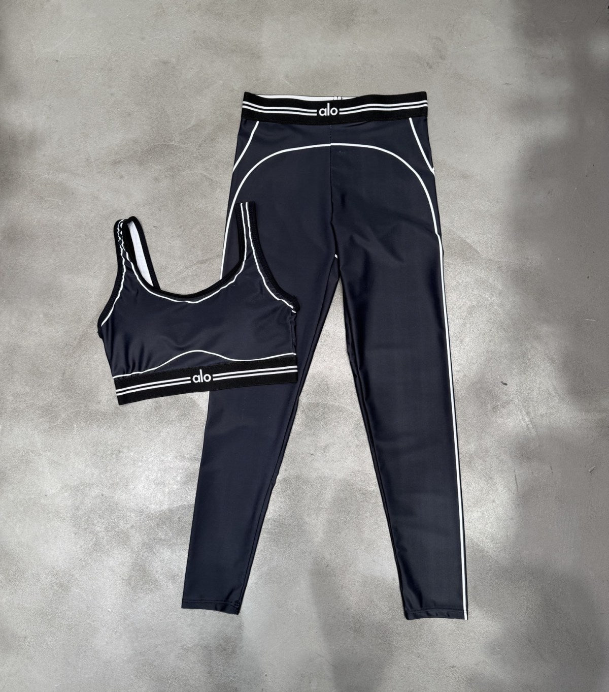 Alo womens 2 piece gym set